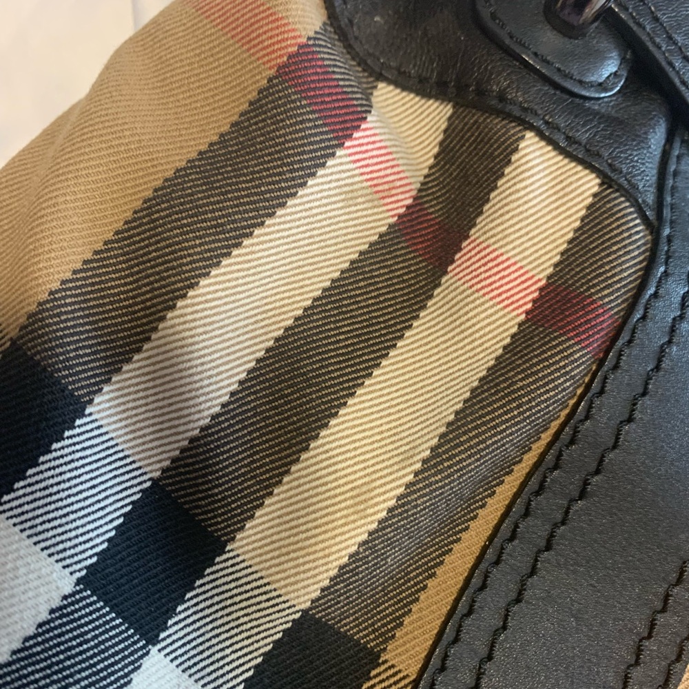 Burberry Leather Large  Black and Tan Bag with Textured Leather Trim - Picture 8 of 16